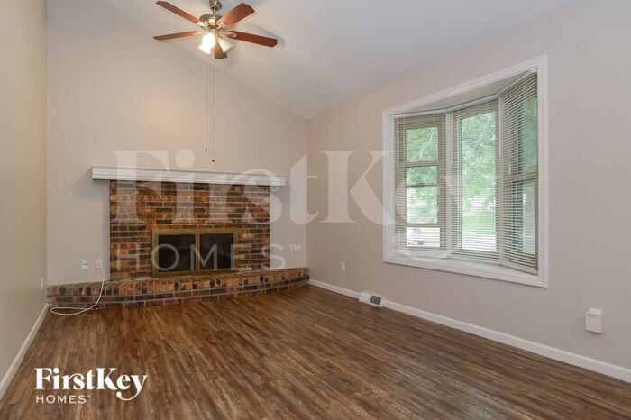 Building Photo - 6733 NW Sioux Dr