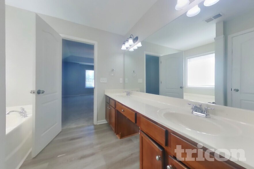 Building Photo - 227 Bethany Manor Ct