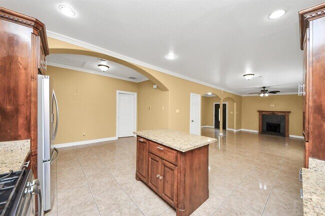 Building Photo - 11643 Antoine Dr