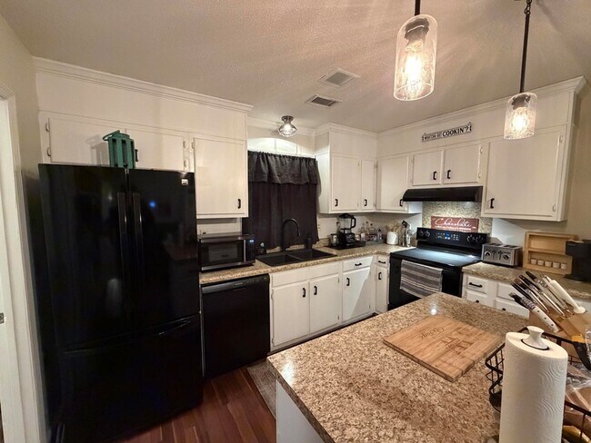 Building Photo - 101 Egret Ave