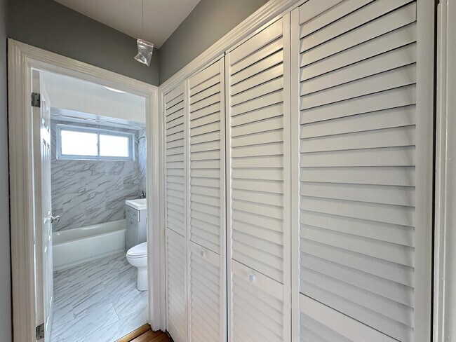 Building Photo - 6707 N California Ave