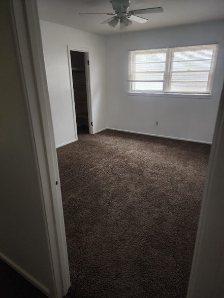 Building Photo - 6012 Vernon Ave