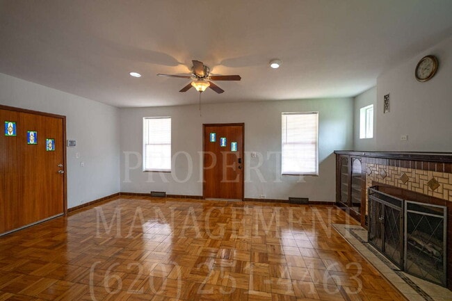 Building Photo - Spacious 4-Bedroom 2-Bathroom Home