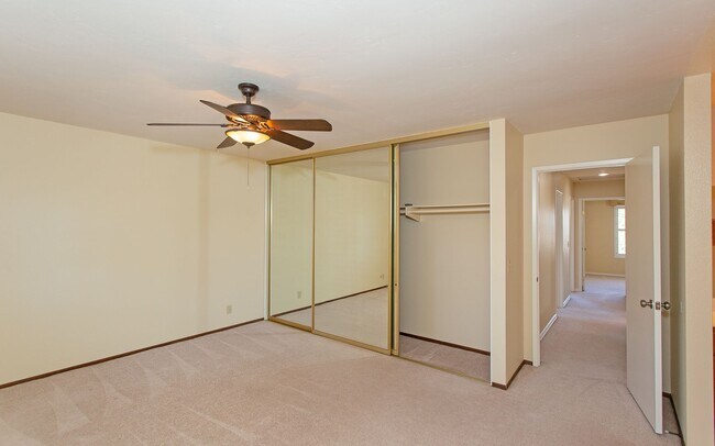 Building Photo - Charming 4 bedroom Home in Oceanside