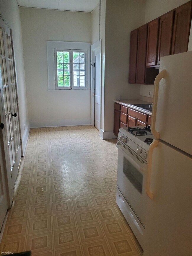 Building Photo - 1 br, 1 bath  - 112 S 5th St Apt 4 #4