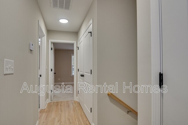 Building Photo - 34 Sherman St