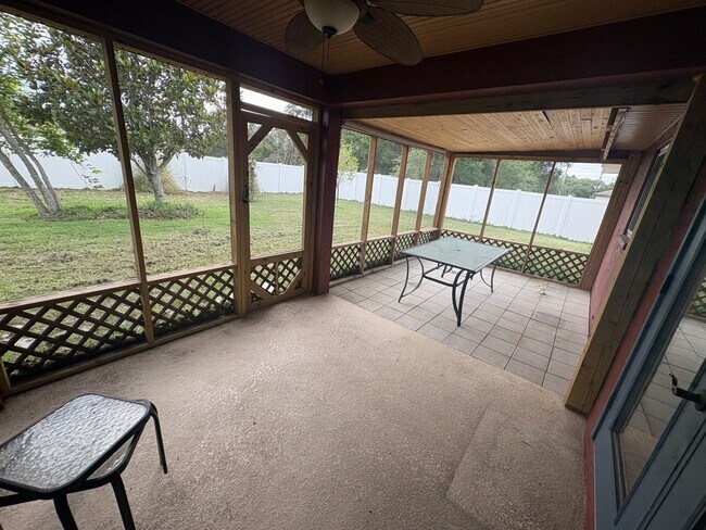 Building Photo - Grand Island 3/2 w/ Enclosed Backyard & Patio