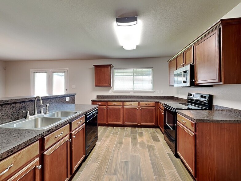 Building Photo - 219 Stable Dr