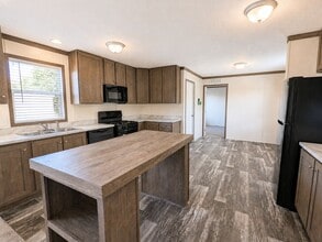 Building Photo - 558 Delaware