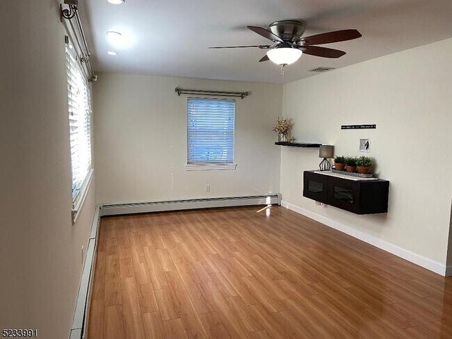 Building Photo - 313 Hurley Dr