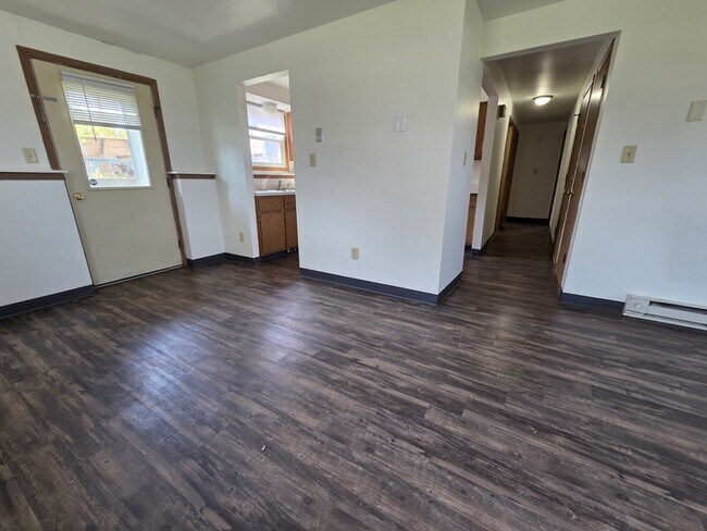 Building Photo - 324 Joseph St