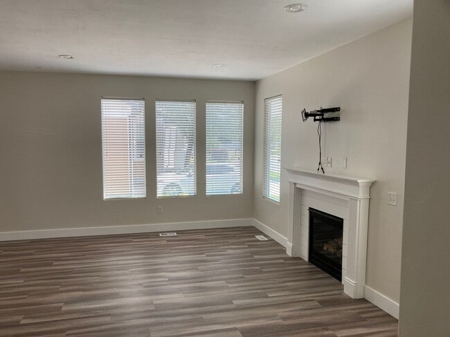 Building Photo - Beautiful Home in Highly Desired Daybreak Location!