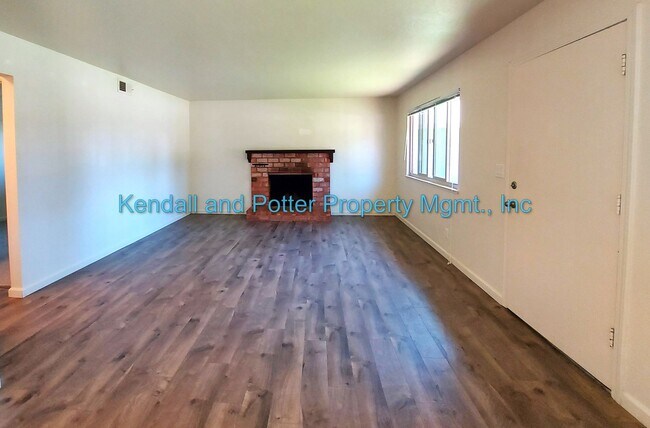 Building Photo - Charming 2BD | 1BA Condo Near Capitola Village & Beach