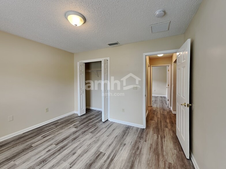 Building Photo - 685 Mackenzie Cir