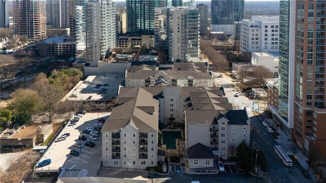 Building Photo - 1074 Peachtree Walk NE