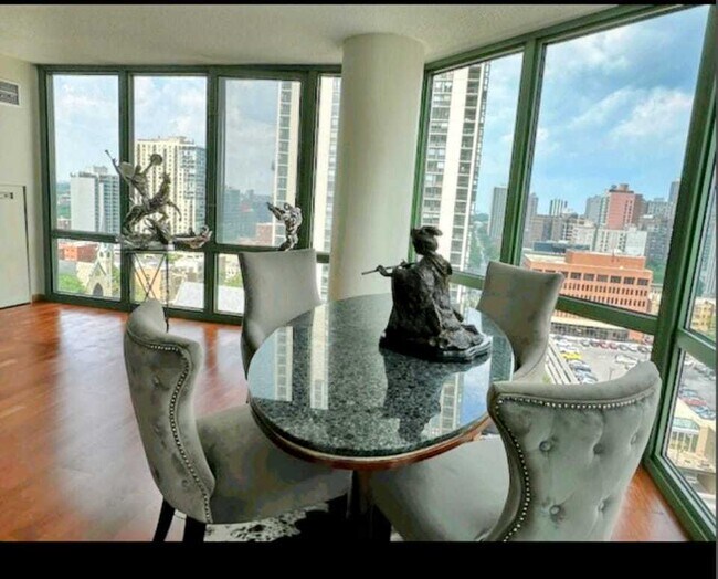 Building Photo - 111 W Maple St