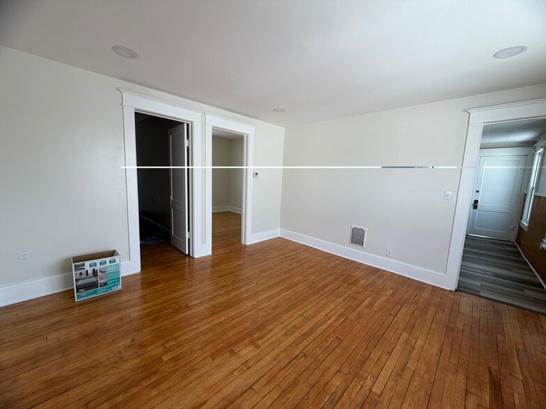 Building Photo - 608 Emily St