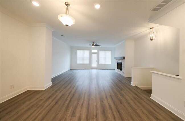 Building Photo - 4535 Sims Pk Overlook