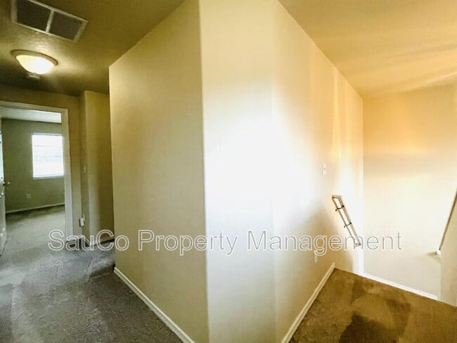 Building Photo - 1816 SE Water Lily St