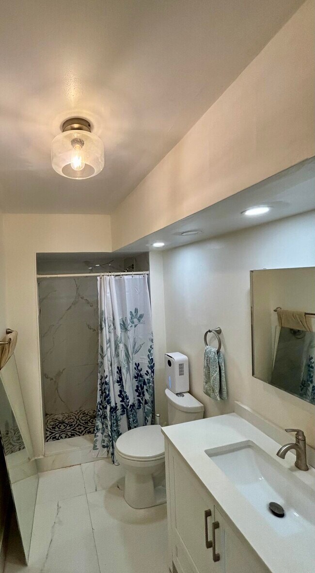 Building Photo - 450 NW 20th St