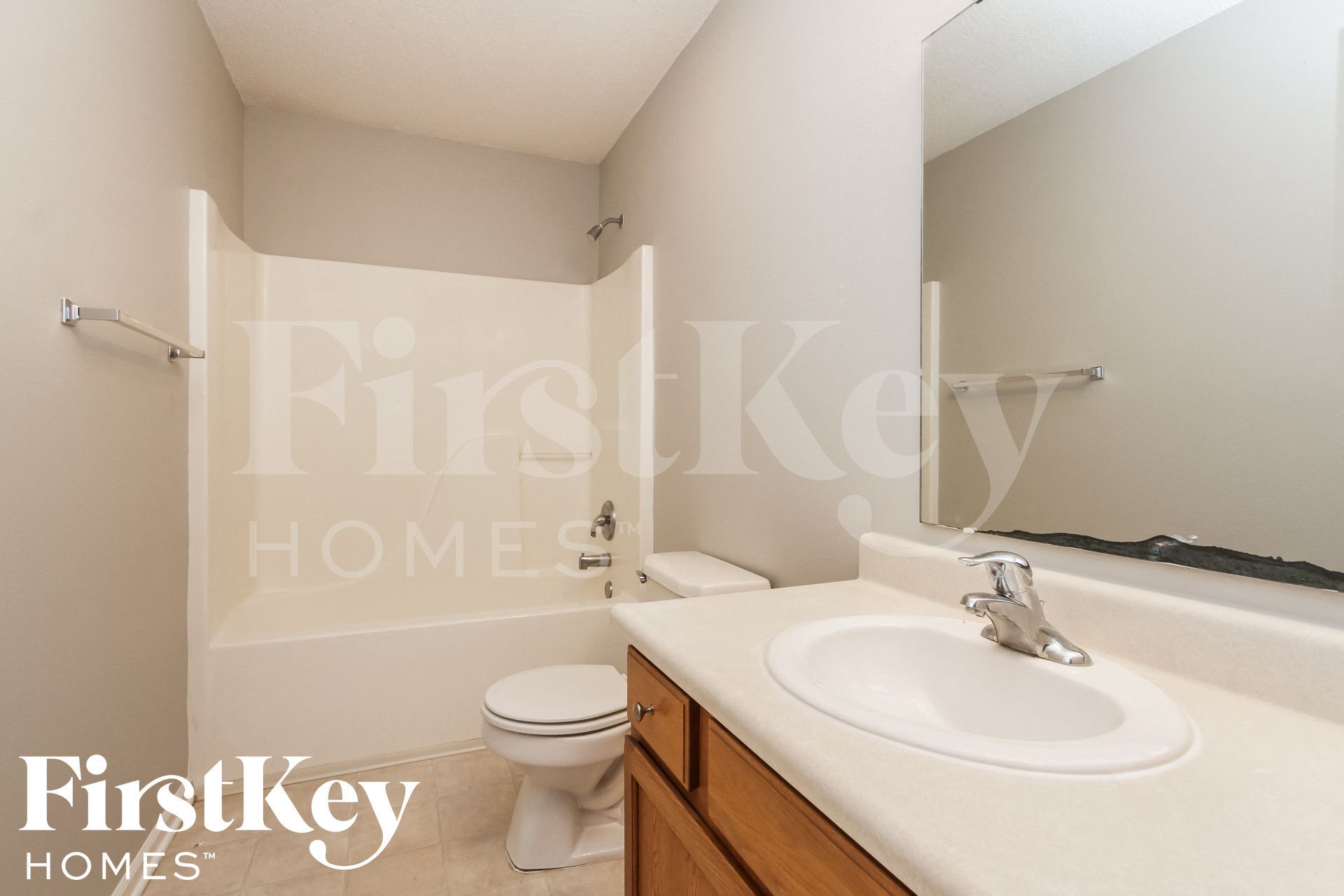 Building Photo - 1403 Round Lake Rd