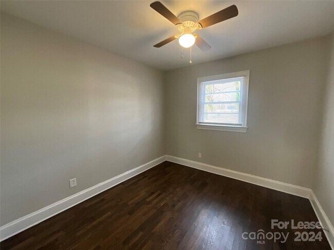 Building Photo - 1713 Younger Ave