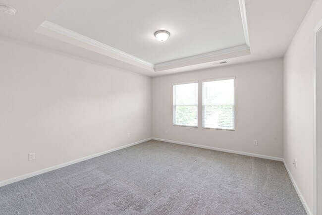 Building Photo - Like-New Townhome in Pristine, Move-In Ready Condition