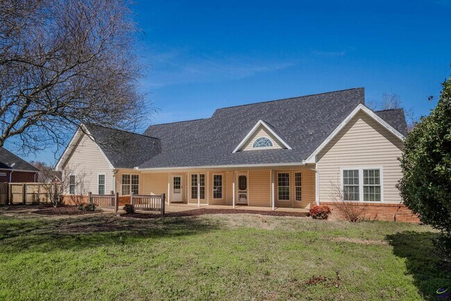 Building Photo - 611 Bay Laurel Cir