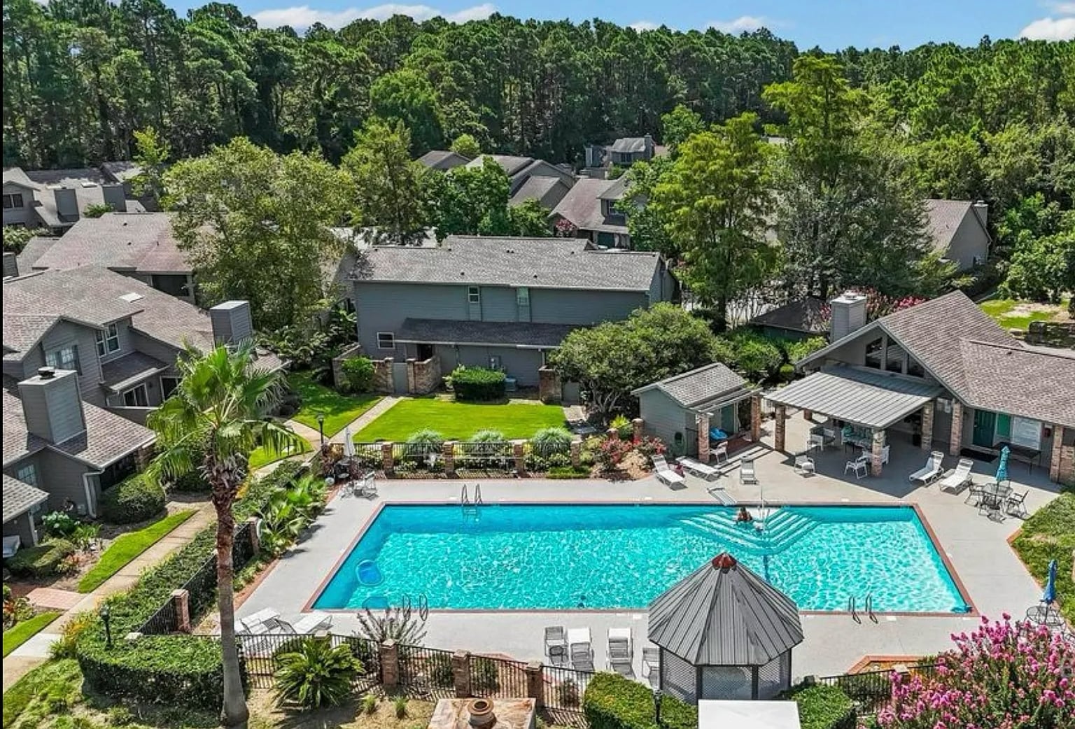 Building Photo - 389 Clubhouse