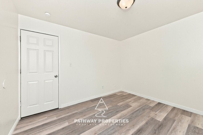 Building Photo - 872 W 500 S
