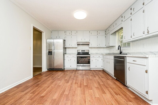 Building Photo - 2807 Hickory Ln