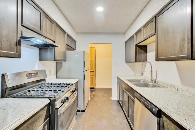 Building Photo - 2807 Firecrest Dr