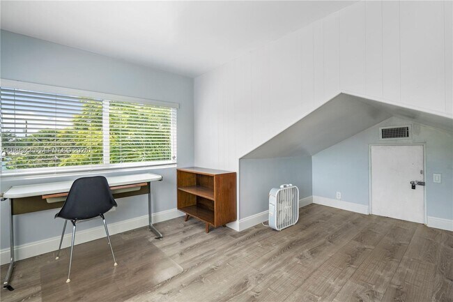 Building Photo - 1637 Jackson St