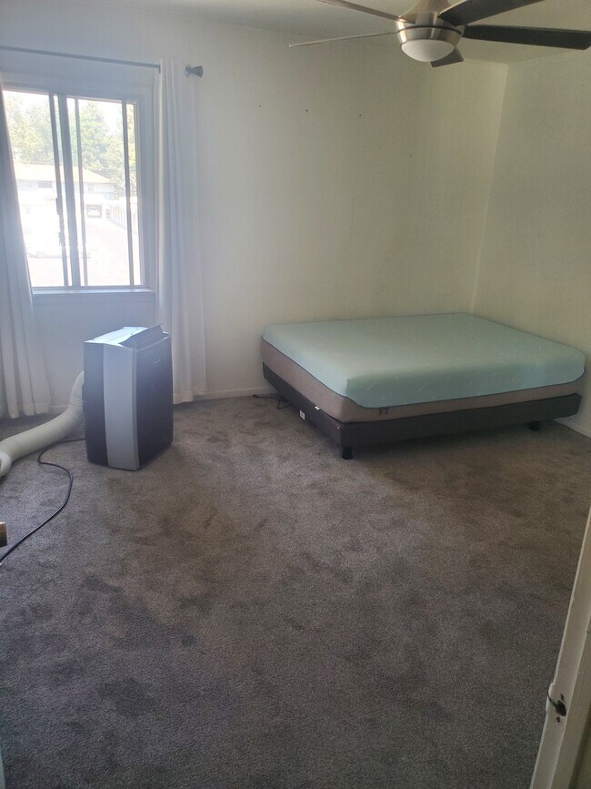 upstairs master bedroom - 5834 Bowcroft St