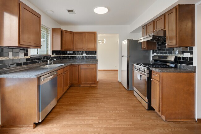 Building Photo - 1127 Ashbrook Dr