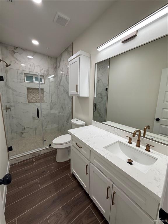 Building Photo - 13 S Woodland Dr
