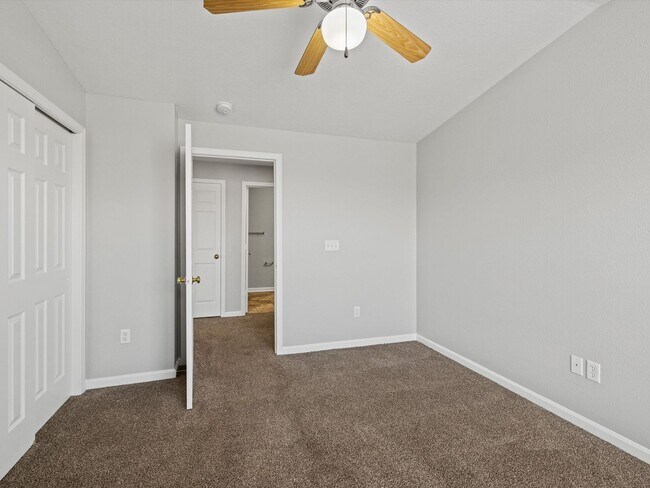 Building Photo - Comfortable 1 Bedroom 1 Bath*********Castle Schools**********Walking Trails