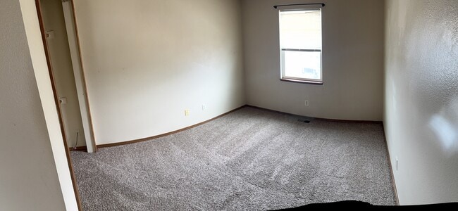Building Photo - 6465 Chantilly Pl