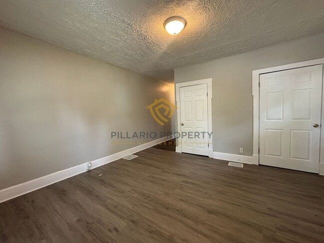 Building Photo - 1411-1413 N Pershing Ave