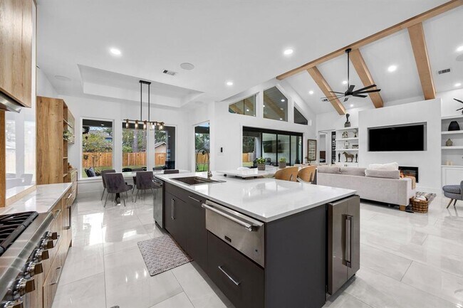 Building Photo - 32810 Oak Creek Dr
