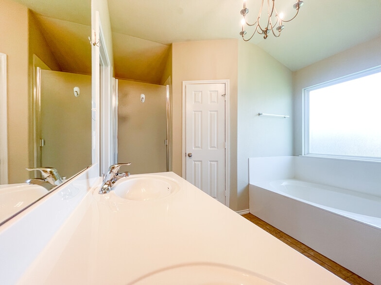 Building Photo - 6617 Cascade Dr