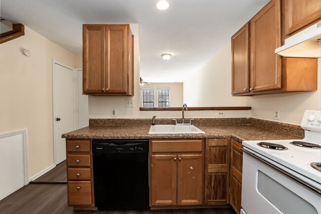 Building Photo - Move In Ready Two Bedroom Home!