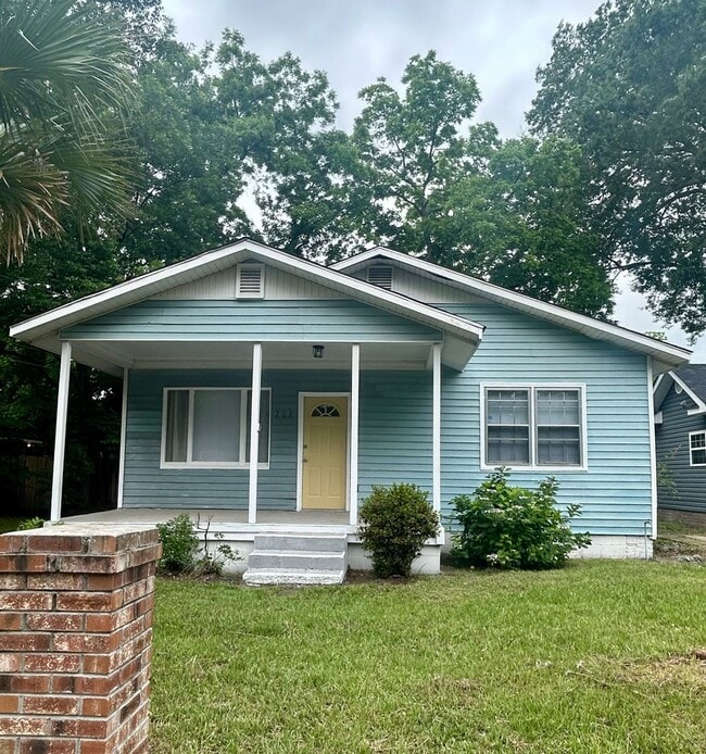 Primary Photo - ADORABLE BUNGALOW!