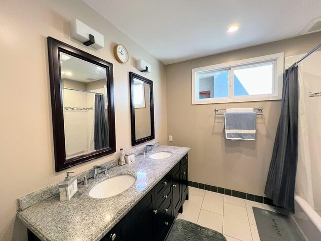 Building Photo - 630 Pilgrim Dr