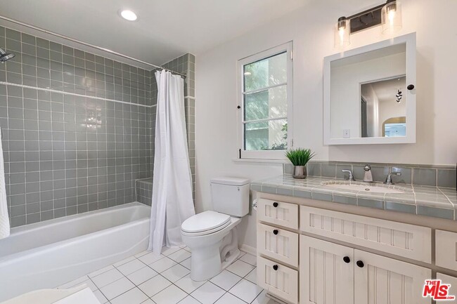 Building Photo - 373 S Crescent Heights Blvd