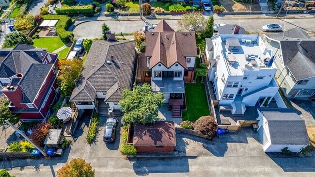 Building Photo - Stunning Air Conditioned 1931 Tudor in Coveted Admiral w/ Views