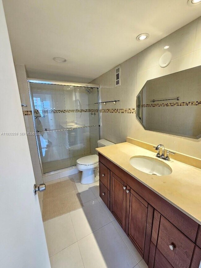 Building Photo - 1300 NE Miami Gardens Dr