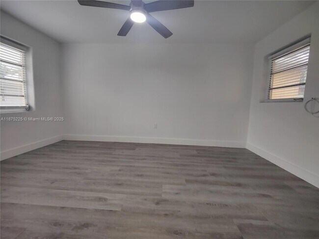 Building Photo - 2165 Bay Dr