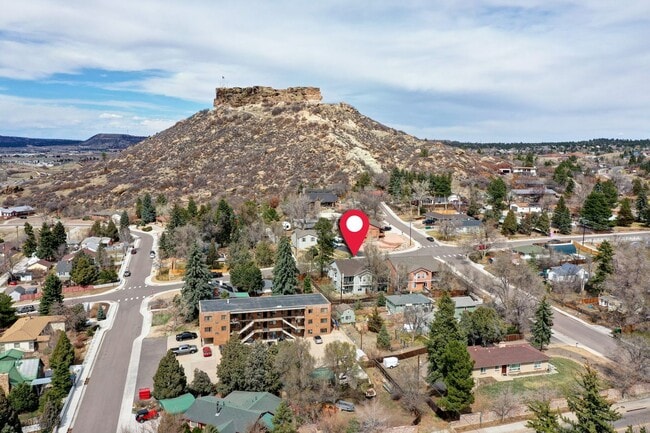 Building Photo - Fully renovated 3 bed/ 2.5 bath duplex in Casle Rock!!