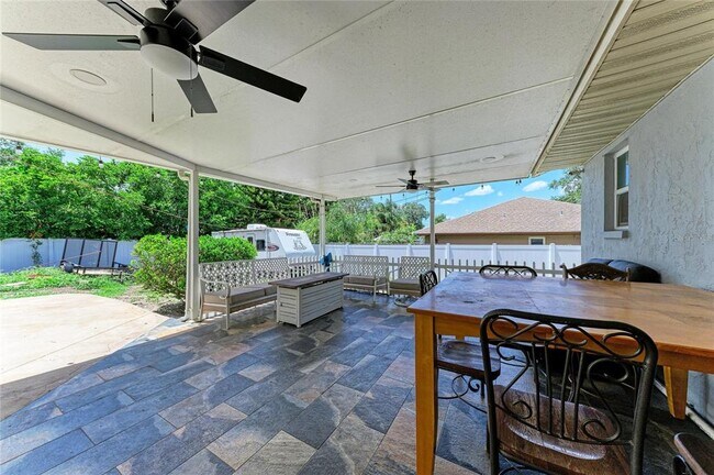 Building Photo - 1520 Sunnyhills Dr